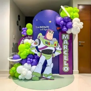 Decoración para Fiesta Infantil de Buzz Lightyear con panel circular impreso banner y globos – Alquiler y Montaje Profesional a domicilio