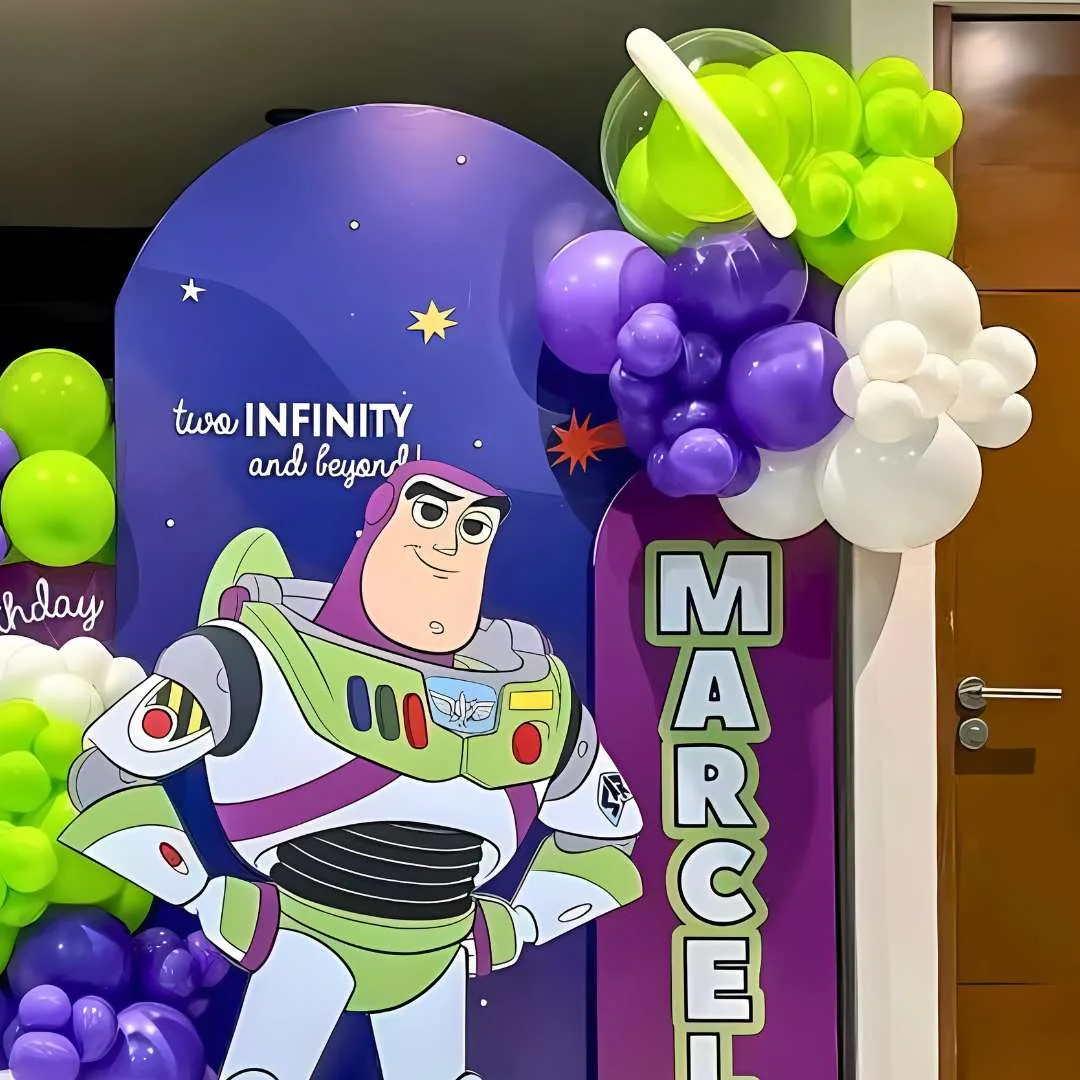 Decoración para Fiesta Infantil de Buzz Lightyear con panel circular impreso banner y globos – Alquiler y Montaje Profesional a domicilio - Imagen 3