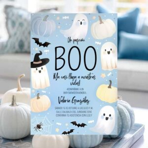 Invitación baby shower Halloween de niño – Plantilla editable en Canva con fantasmitas, calabazas y murciélagos