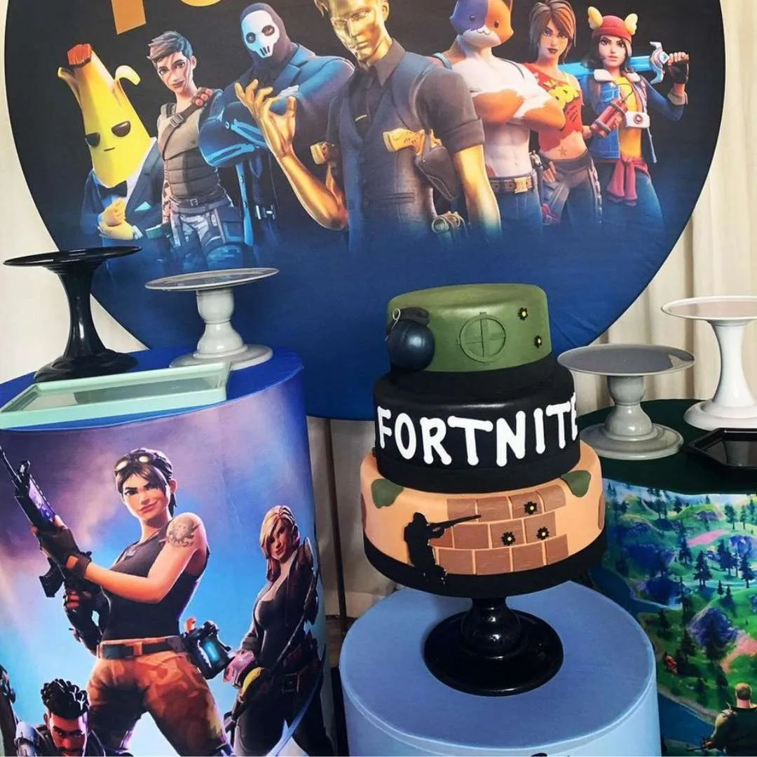 Decoración para Fiesta de Fortnite con panel impreso, mesas temáticas y globos – Alquiler y Montaje Profesional en Lima - Imagen 3