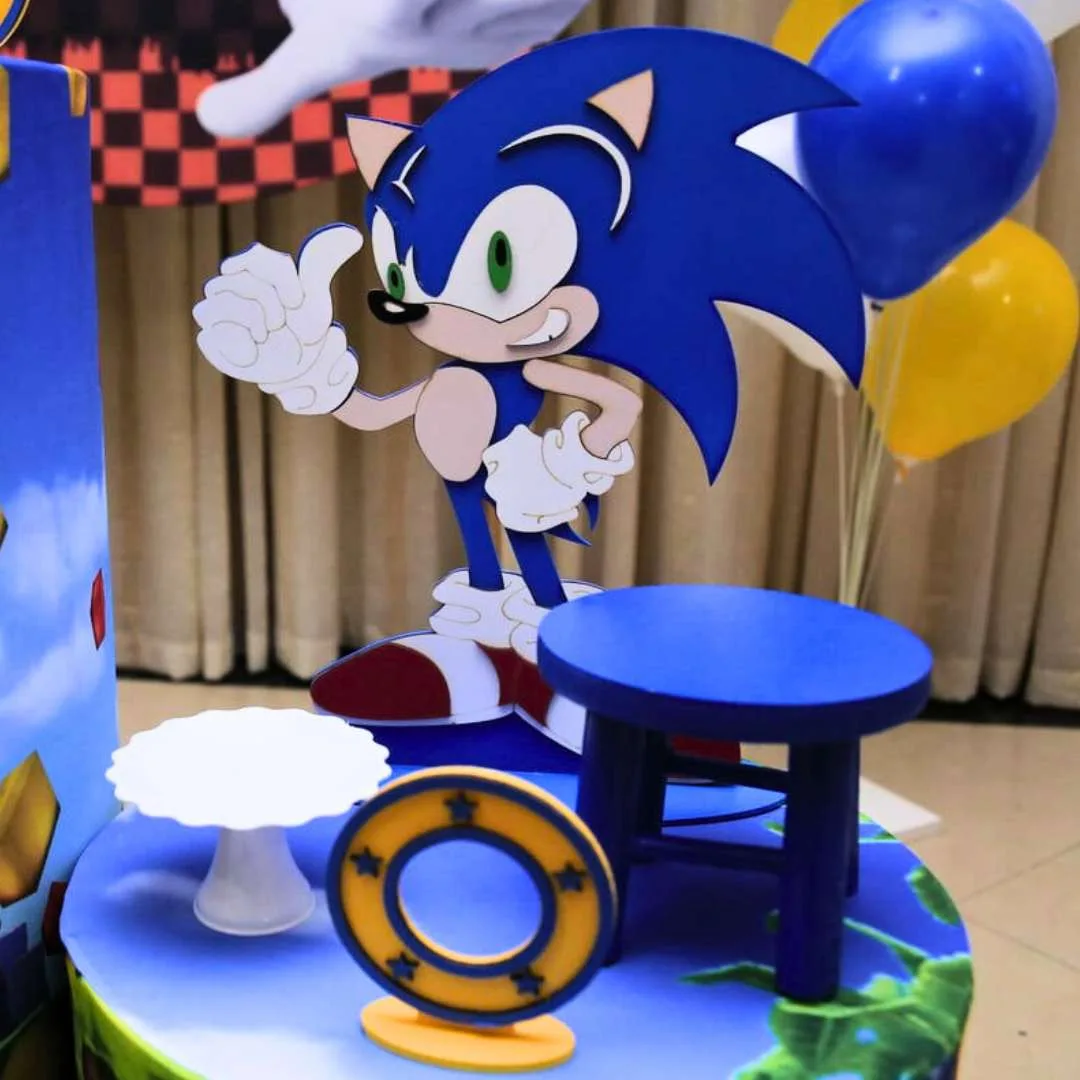 Decoración para Fiesta de Sonic con panel circular impreso, globos y pedestales – Alquiler y Montaje Profesional a domicilio - Imagen 4